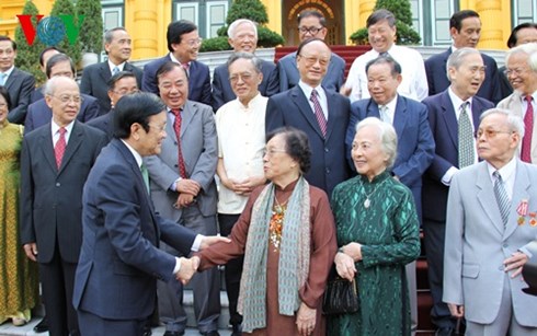 ຂະແໜງການທູດມີໜ້າທີ່ກຳນົດທີ່ຕັ້ງຫວຽດນາມໃນທົ່ວພາກພື້ນແລະສາກົນໃຫ້ມີຜົນປະໂຫຍດທີ່ສຸດ